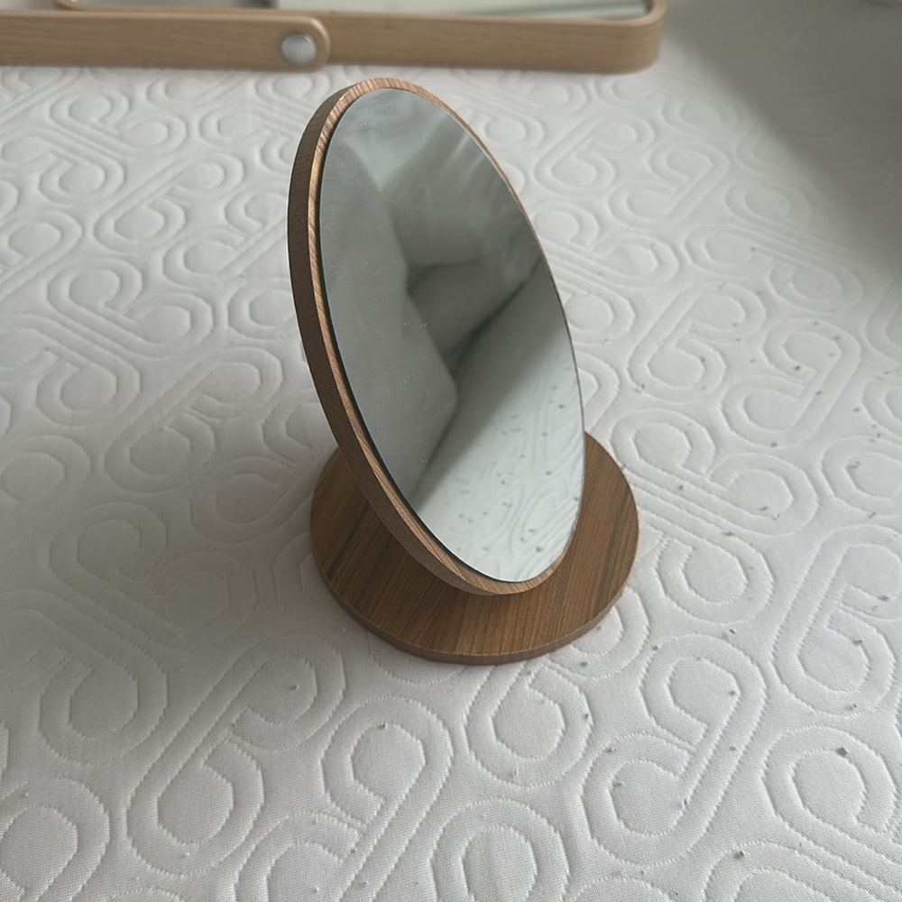 Vanity Makeup Decor Mirror - Picture 2 of 3